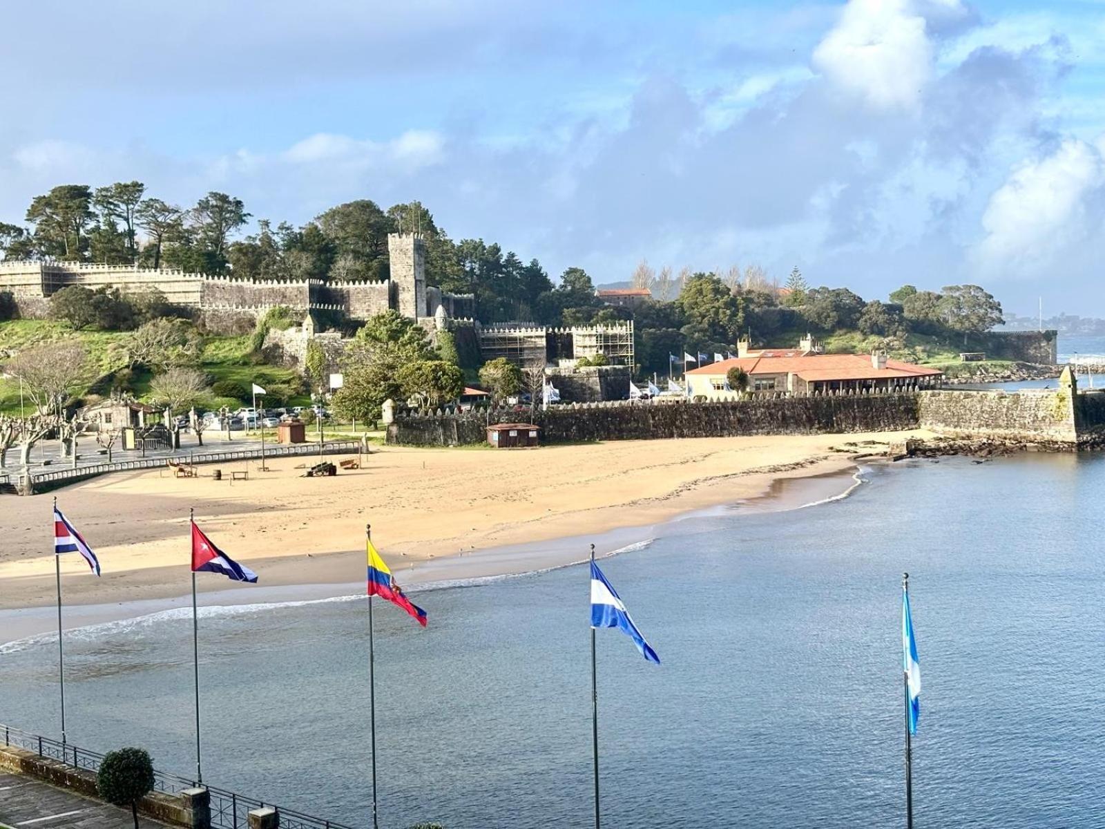 Holibai, Lembrare, Atico A Unos Pasitos De La Playa, Baiona *